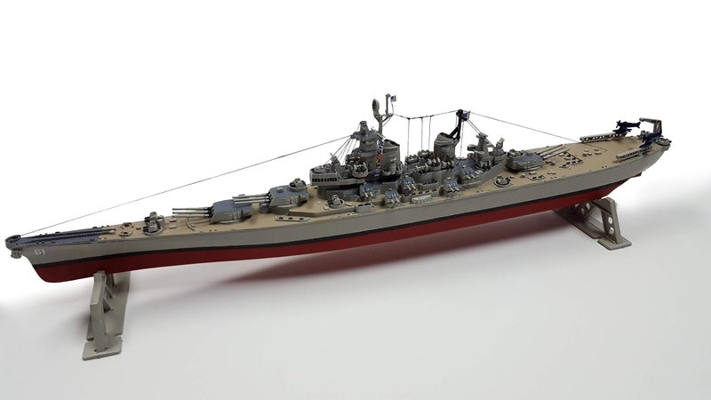 Atlantis Plastic Model KIT USS Iowa - Image 1